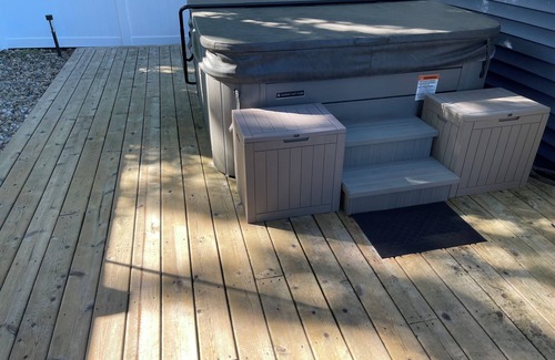 New Buffalo Cottage | Cozy New Buffalo cottage with hot tub & fire pit. Short walk to downtown!