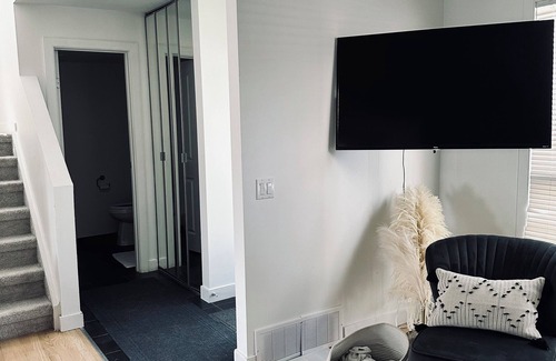 Southwest Calgary House | Cozy newly renovated home close to downtown in safe area of Killarney/Altadore.