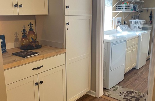 Maryville House | Cozy NOLA-Themed 2 Br/2Ba Near Tail of the Dragon