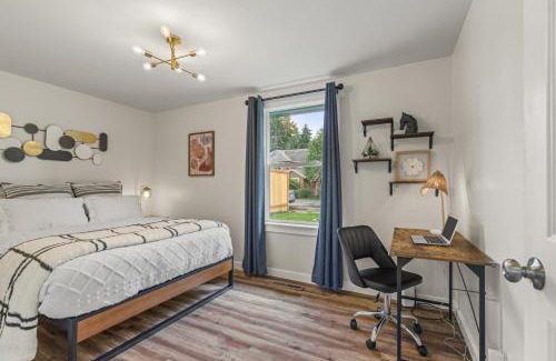 Olympic Hills House | Cozy North Seattle Rambler with Spacious Yard