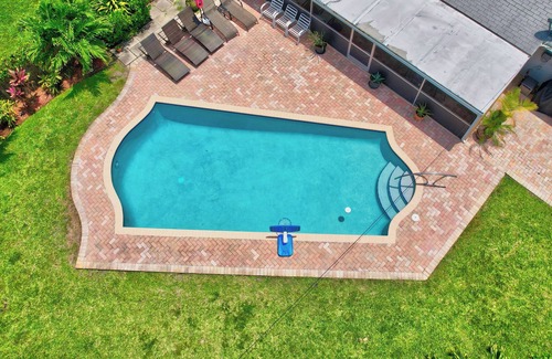 Sandalfoot Cove House | Cozy oasis private pool Sunny beach getaway with heated pool
