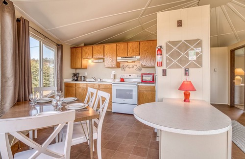 Bayshore House | Cozy Oceanfront Home with Wrap Around Windows! Beach access on the property!