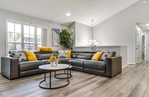 Westwood House | Cozy Ohio Home - Deck, Arcade Games and Near Golfing