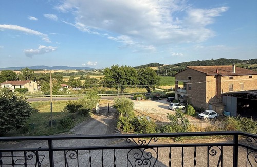 Monte Castello di Vibio House | Cozy Old Factory in Umbria