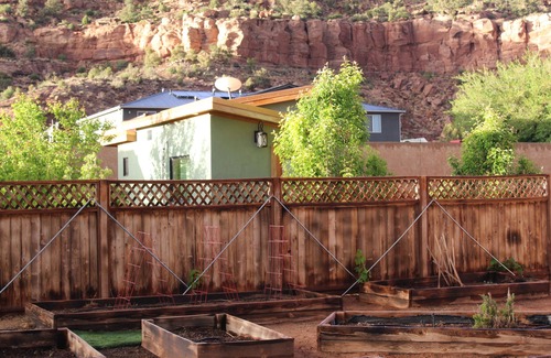 Colorado City Cabin | Cozy Orchard cabin with garden, vineyard in delightful Hildale