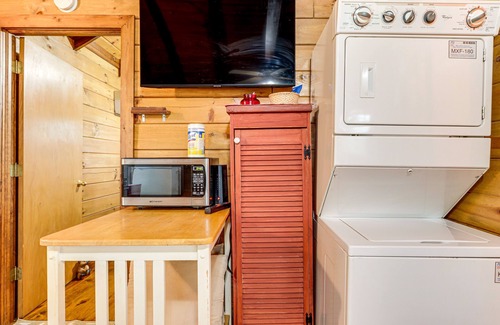 Sand Gap Cabin | Cozy Pelsor Cabin w/Mountain & Valley Views!