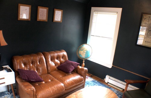 Canton Cottage | Cozy Pet Friendly House Next To Train