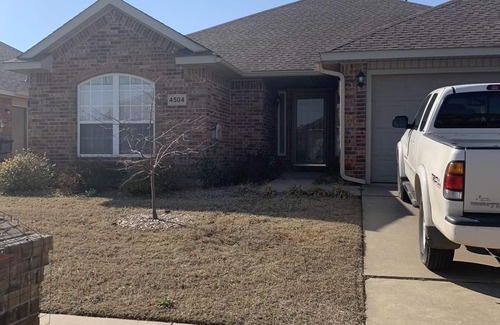 Oklahoma City House | Cozy pet friendly house near Tjnker Air Force Base