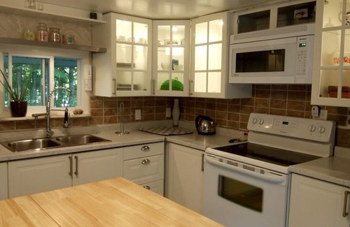 Central Frontenac Cottage | COZY PRIVATE COTTAGE WITH BOAT LAUNCH, ON BEAUTIFUL BOBS LAKE ON.