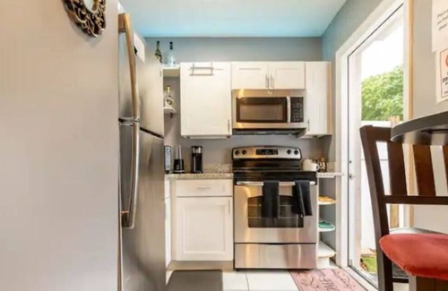 Fairvilla House | Cozy Private Entry Apt w/Full Size Kitchen