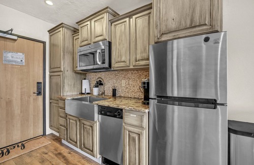 Brian Head Condo | Cozy Private King Suite with Unbeatable Amenities and View in Cedar Breaks Lodge