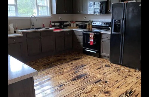 Moultrie Cottage | Cozy, Quaint, Beautiful Cottage- 5 Mins From Downtown