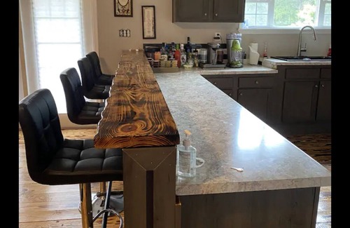 Moultrie Cottage | Cozy, Quaint, Beautiful Cottage- 5 Mins From Downtown