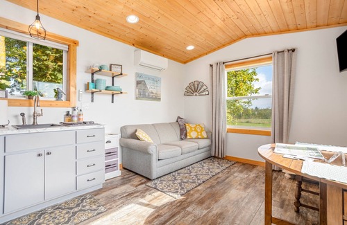 Lynden House | Cozy.Quiet. A/C | Breathtaking Views