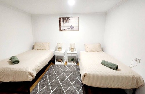 Mulgrave House | Cozy & Quiet Bungalow Retreat - Near Monash & The Glen