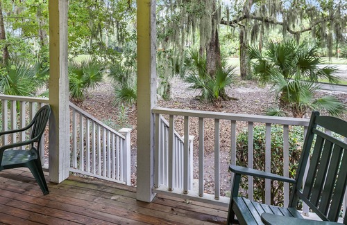 Shipyard Plantation Cottage | Cozy Quiet Cottage in gated bike friendly golf resort minutes from the Beach.