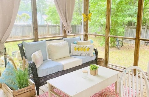 Cary House | Cozy Ranch House w/Sunroom, Enjoy Autumn in NC