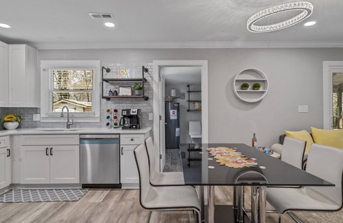 Charlotte House | Cozy ranch in great area close to everything
