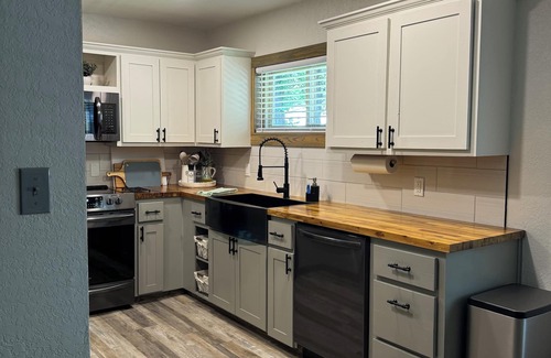 Eufaula House | Cozy Ranch Style Home - Minutes from the Lake, with boat parking!