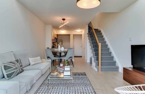 Willowdale Apartment | Cozy & Rare 2 Story Loft