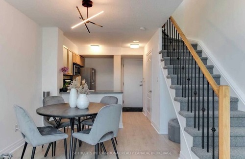 Willowdale Apartment | Cozy & Rare 2 Story Loft