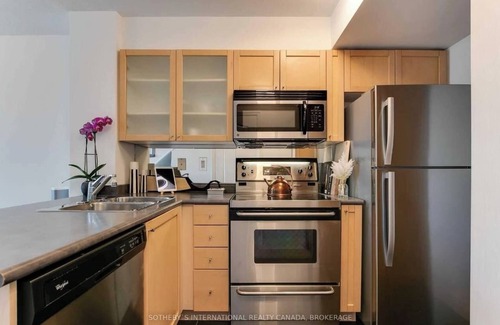 Willowdale Apartment | Cozy & Rare 2 Story Loft