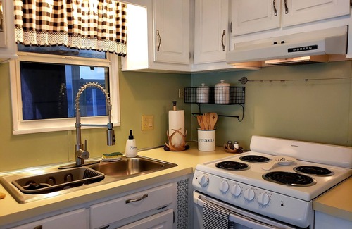 Kissimmee Cottage | Cozy Relaxing Cottage