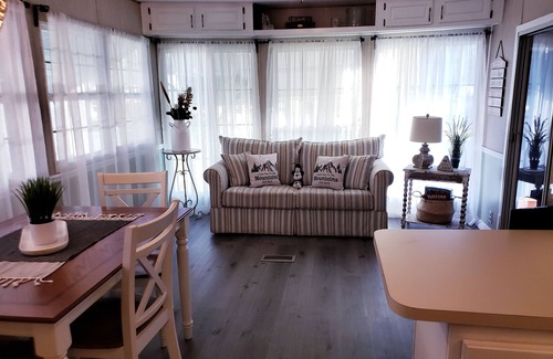 Kissimmee Cottage | Cozy Relaxing Cottage
