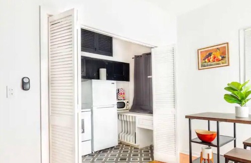 Albany Apartment | Cozy Remote Workplace