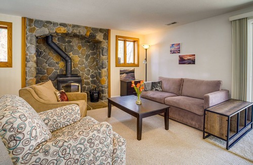 Reno Apartment | Cozy Reno Vacation Rental ~ 9 Mi to Mt Rose!
