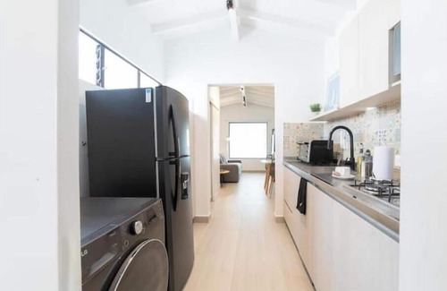 Los Naranjos Apartment | Cozy Renovated Apartment - A Hidden Gem in Poblado