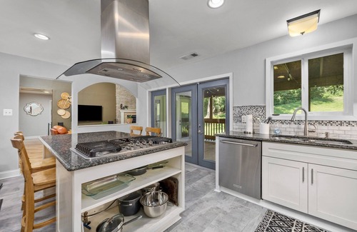 Old Jamestown House | Cozy Renovated Bungalow Perfect for Families