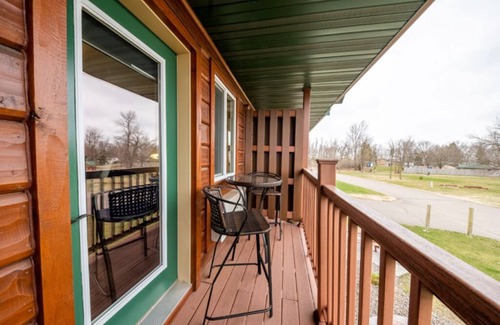 Isle Resort | Cozy Resort Double Queen Hotel Room with WIFI with Mille Lacs Lake Views