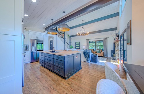 Zirconia House | “Cozy retreat and amazing views!– Your Perfect Getaway!”