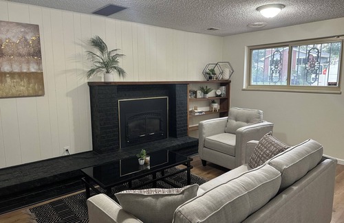 Aurora Apartment | Cozy Retreat Close to Everything
