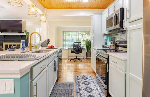 West Ashley House | Cozy Retreat Close to Downtown