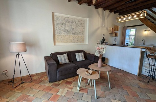 Chadurie Cottage | Cozy Retreat for 2: Heated Pool, Gardens & Baby Gear in Renovated Cottage