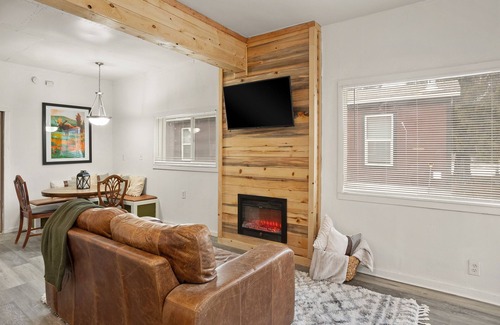 Ponderay House | Cozy retreat near Sandpoint, Idaho. Close to Downtown, the lake and skiing.