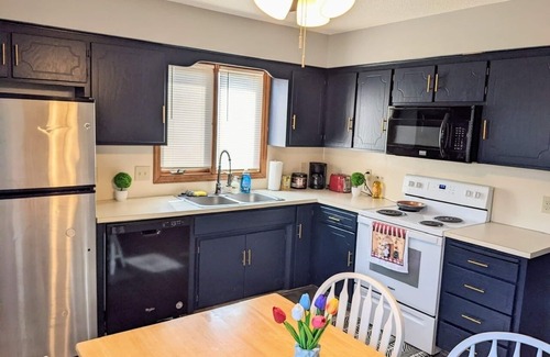 Pottawattamie County Apartment | Cozy Retreat Steps Away from Omaha's Heart