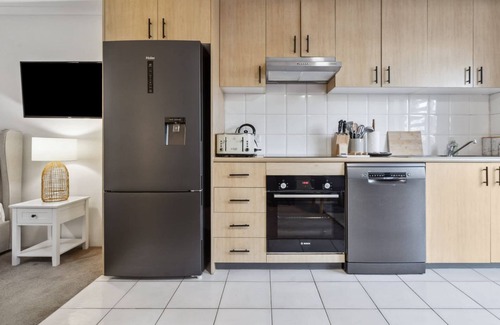 Crows Nest Apartment | Cozy Retreat with Balcony in Crows Nest