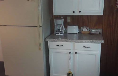 Taswell Cabin | Cozy Retreat: Your Serene Lakeside Haven near Patoka Lake in Southern Indiana