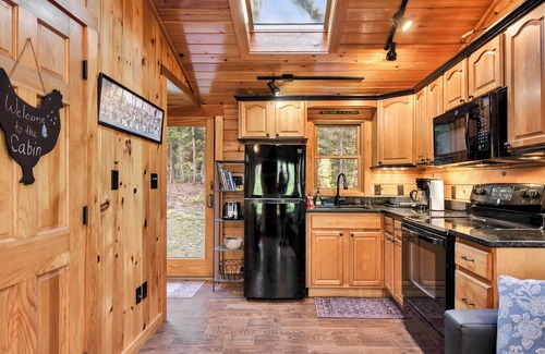 Kezar Falls Cabin | Cozy riverfront cabin on Ossipee River