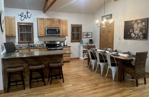 Glen Rose House | Cozy Riverside Getaway on the Paluxy River