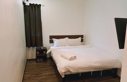 Taman Kota Laksamana Hotel | Cozy Riverside Hotel