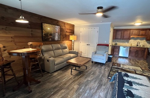 Townsend Condo | Cozy Riverside Studio in the Heart of Townsend