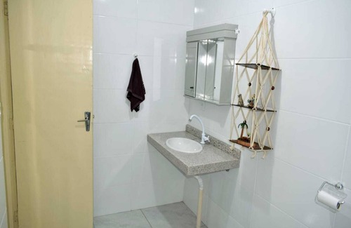 Ipiranga House | Cozy room, with TV access to over 400 channels from around the world. Nice place