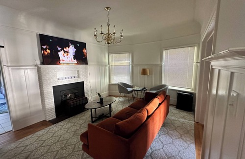 Produce and Waterfront House | Cozy Room in Prime Oakland Location Near Lake Merritt BART!