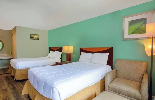 Kernersville Hotel | Cozy Room Perfect for Budget-Conscious Travelers in Kernersville