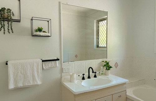 Forest Lake House | Cozy room with private bathroom