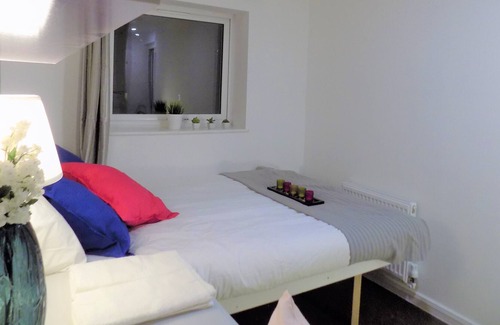 Gamston House | Cozy Room with private showeroom near Uni